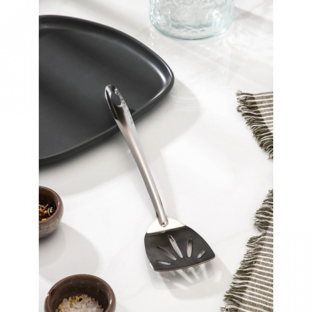 700 (7)